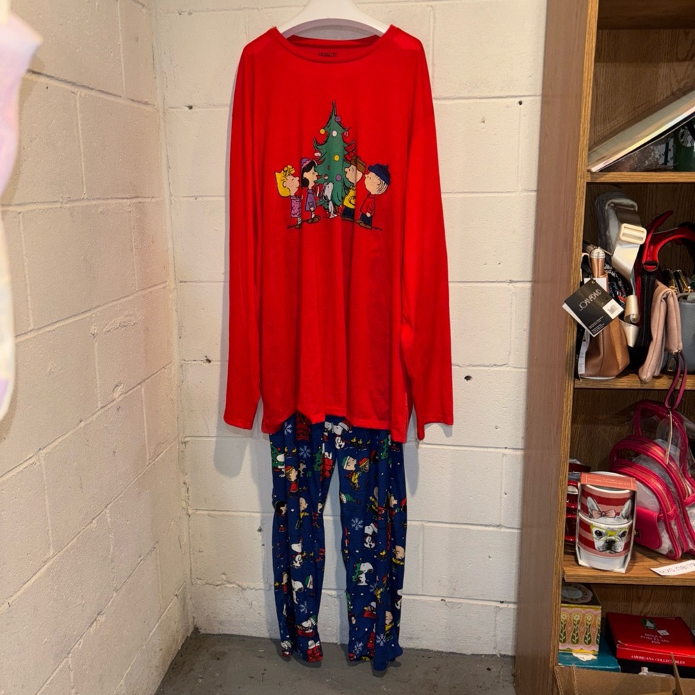 Peanuts men’s holiday pajama set 2 piece red and blue long sleeve